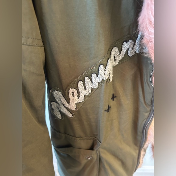 Vintage Havana Army Green Parka with Pink Faux Fur Trim - Picture 5 of 7